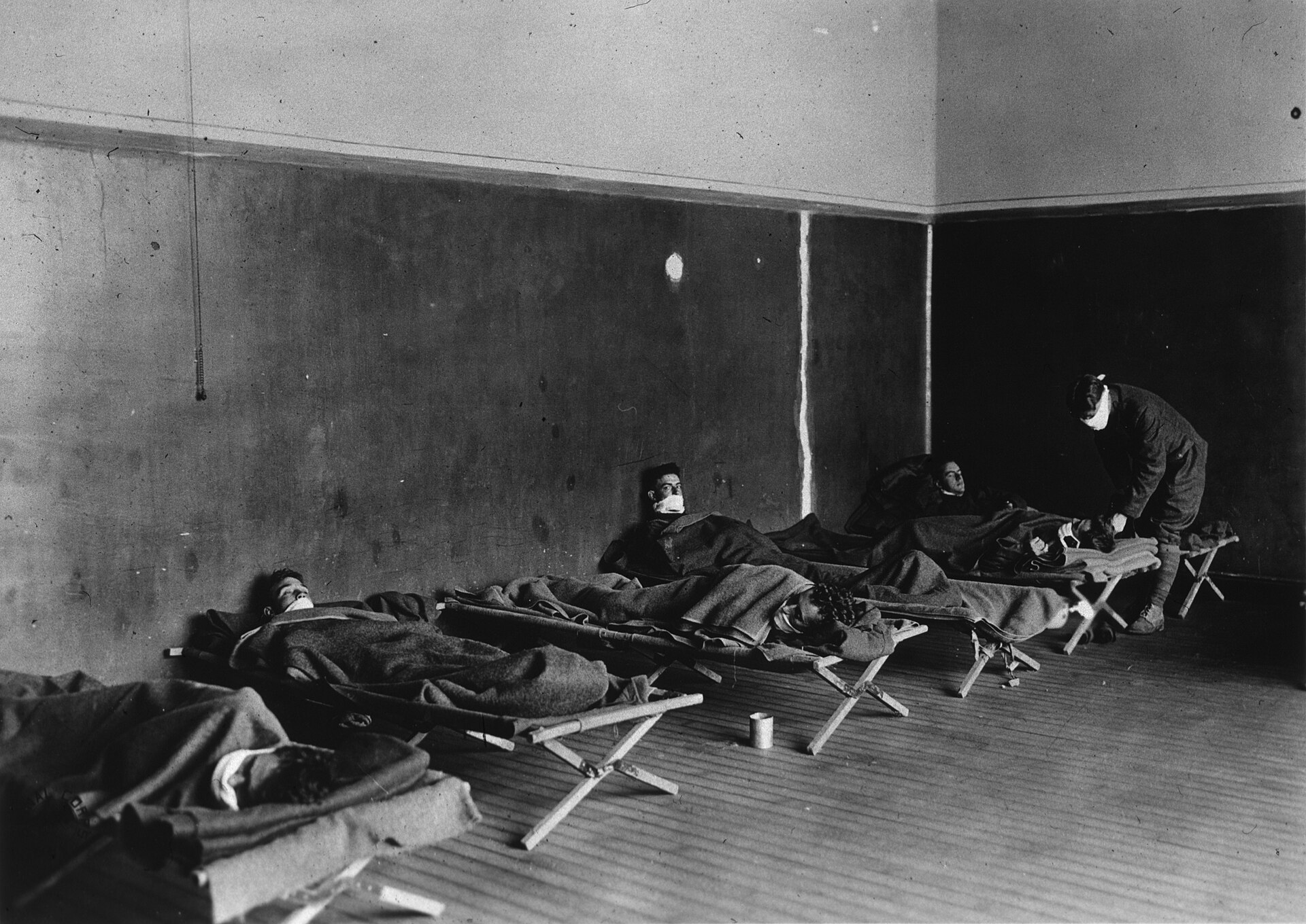1918年卢森堡Hollerich美军野战医院流感病房历史照片