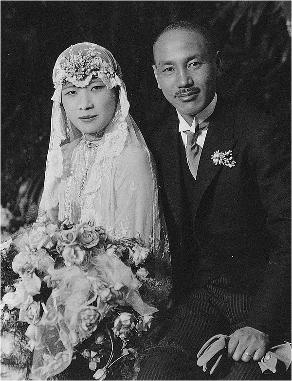 1927年12月1日蒋介石与宋美龄结婚照