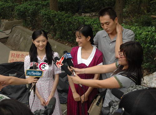 一个女人的史诗拍摄期间景甜赵薇刘烨接受采访