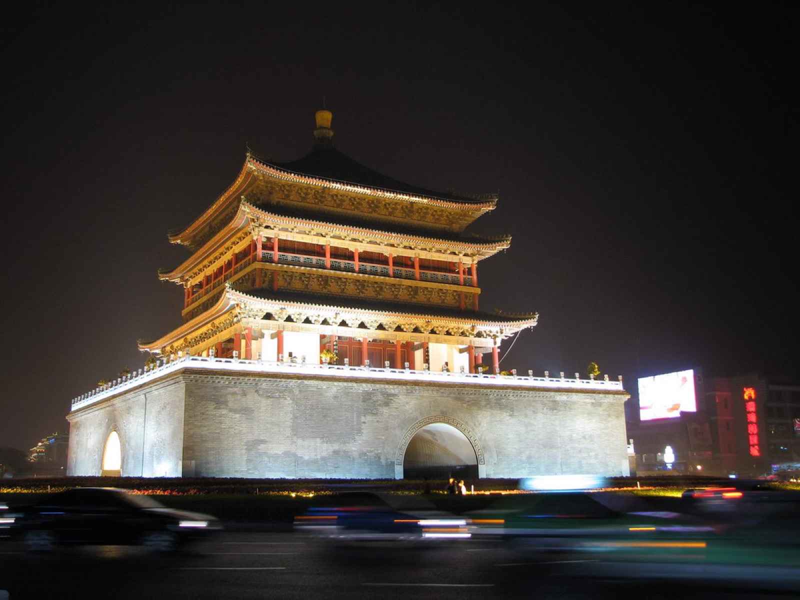 夜色中的西安钟楼实景