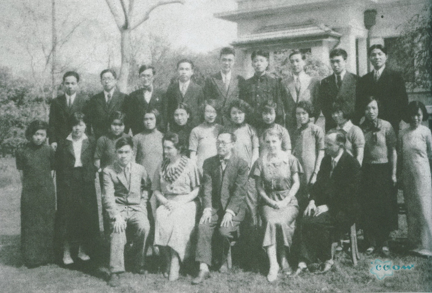1935年马思聪与南京中央大学音乐系师生合影