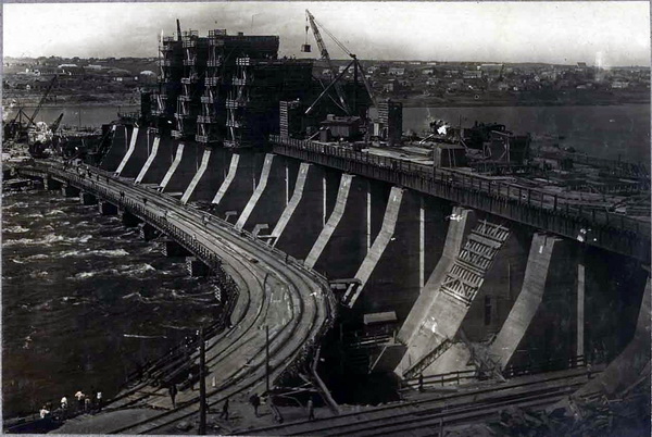 1928至1931年苏联第聂伯河水电站大坝建设现场