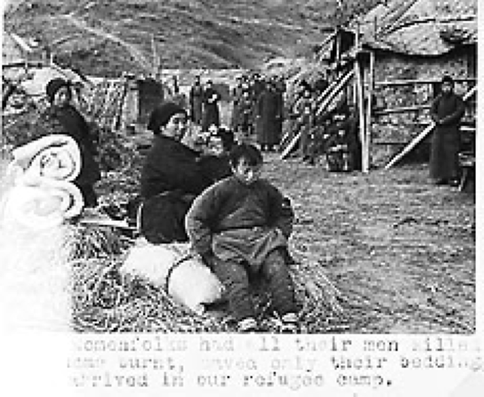 1937年南京大屠杀期间抵达难民营的中国妇女