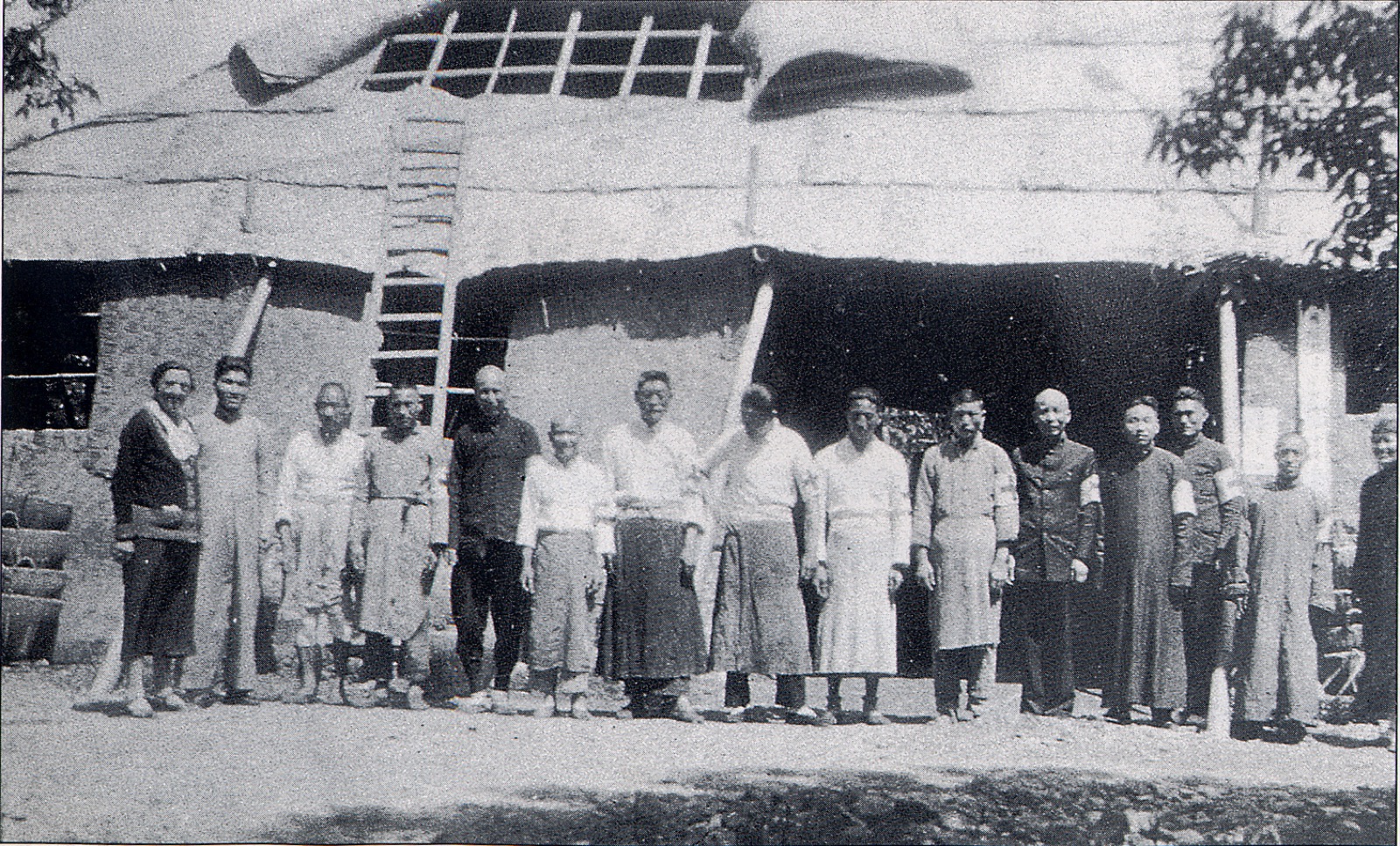 1937年南京难民收容所的大型粥厂和炊事人员