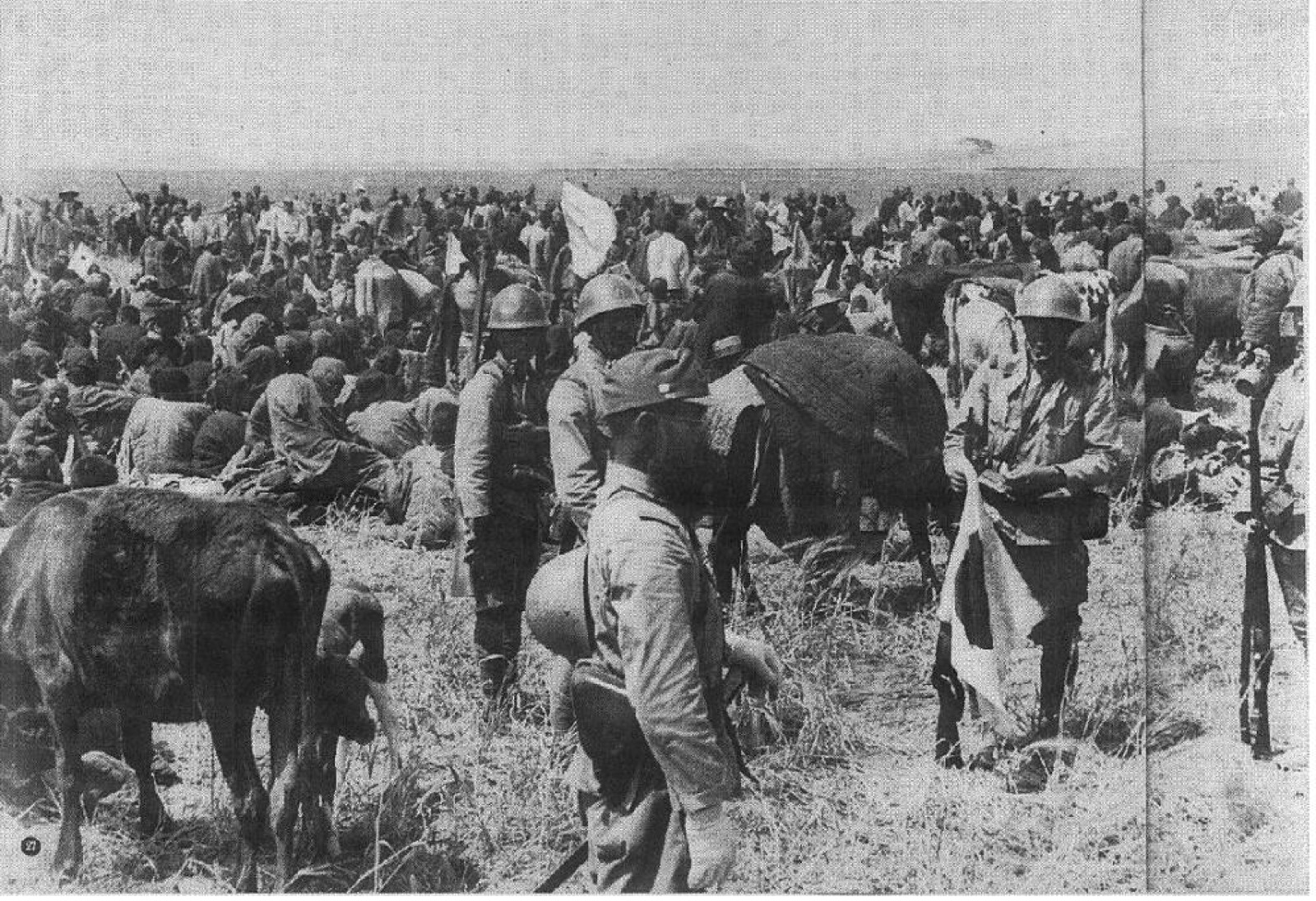 1938年黄河决堤后在洪水区域逃难的中国平民